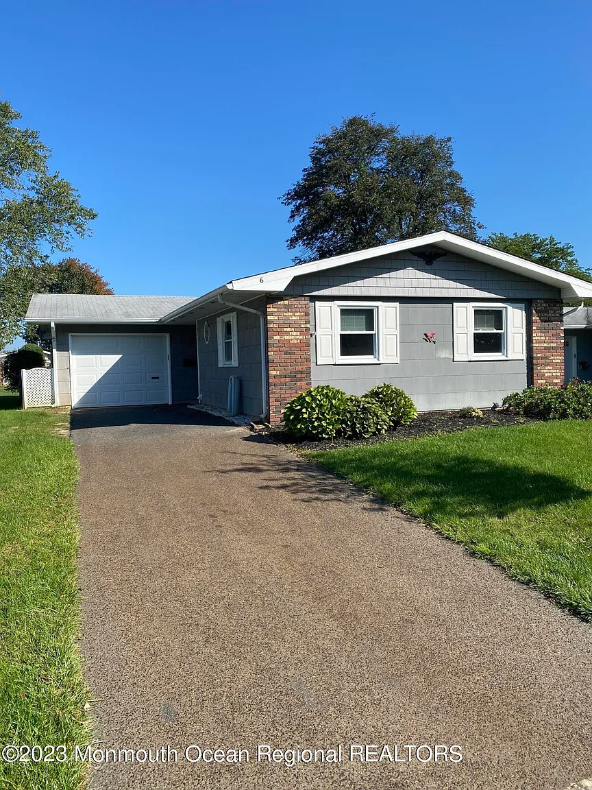 6 Robinson Road photo 1