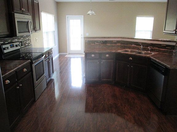 3rd image of 644 Mustang Ln NE