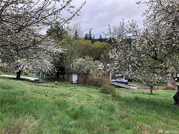 2nd image of 8140 Meyerwood Lane Ne