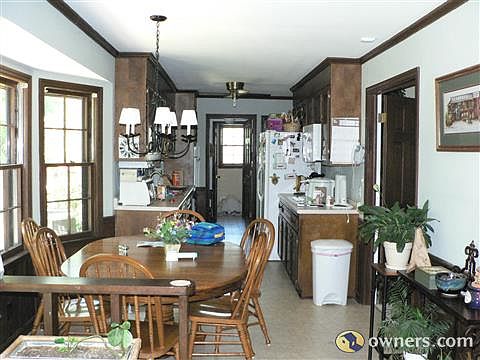 Breakfast nook & Kitchen