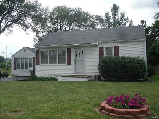 201 E Northview Ave photo 1