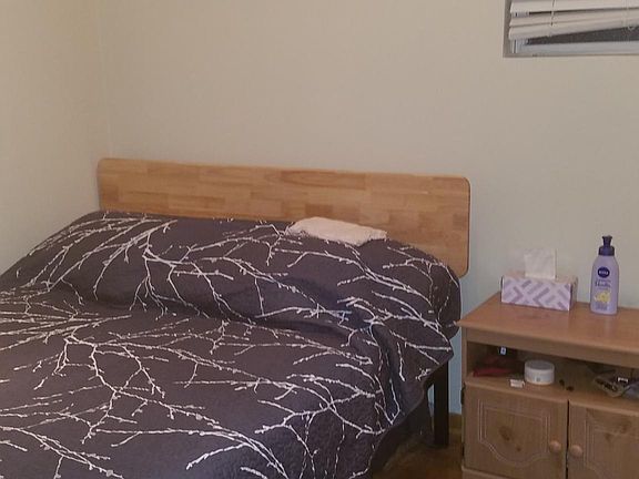 4th image of 2155 W Melrose St #1