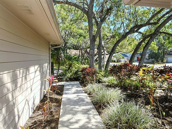 5th image of 826 Hampton Wood Ct