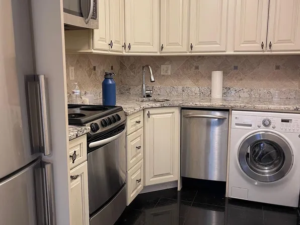 218 Newbury St #4B, Boston, MA 02116