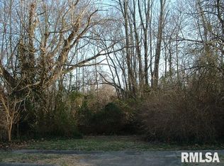 207 E Larch St, Carbondale, IL 62901