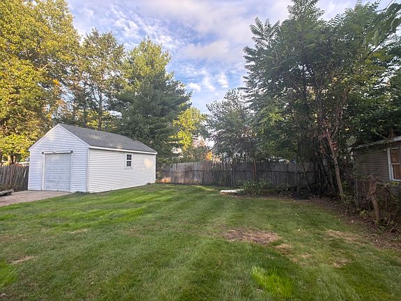 5th image of 23 Midway St