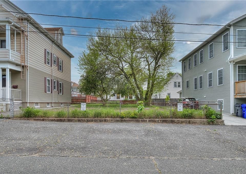 2nd image of 39 Lakeside St