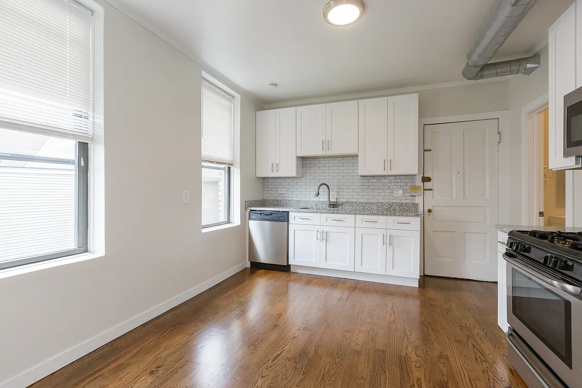 Building Photo - 1631 N Paulina St #3
