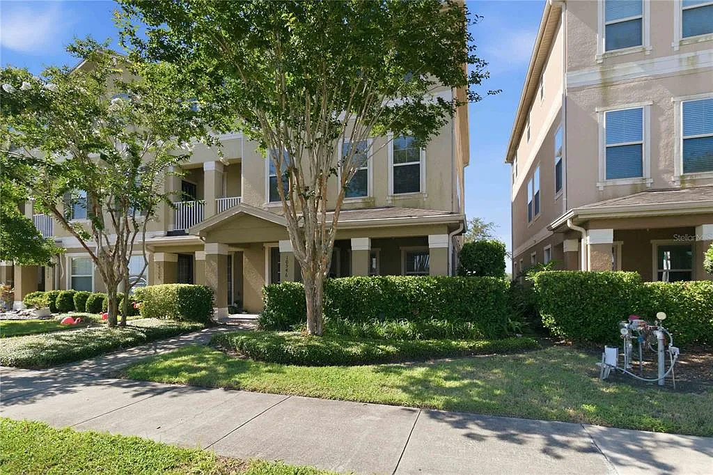 3 bed, 4.0 bath, 2356 sqft, $2,650 — Photo 2