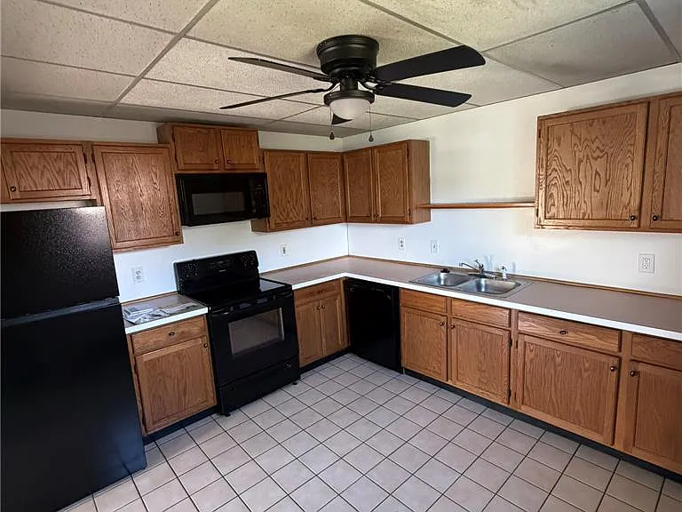1221 W Whitehall St — Photo 5