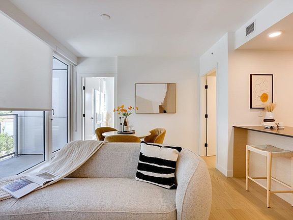 4th image of 8080 Oak St #208