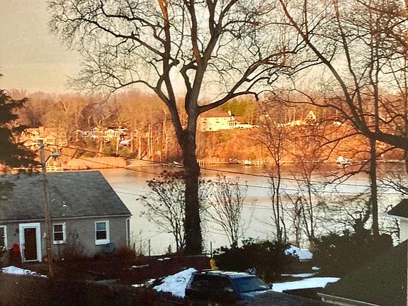 5th image of 510 Hilltop Ln