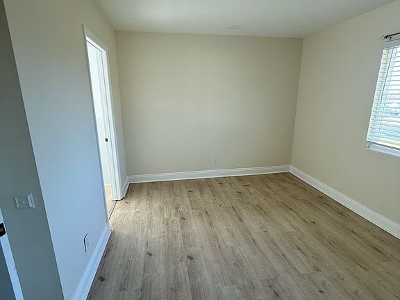 3rd image of 1322 Mead Ave