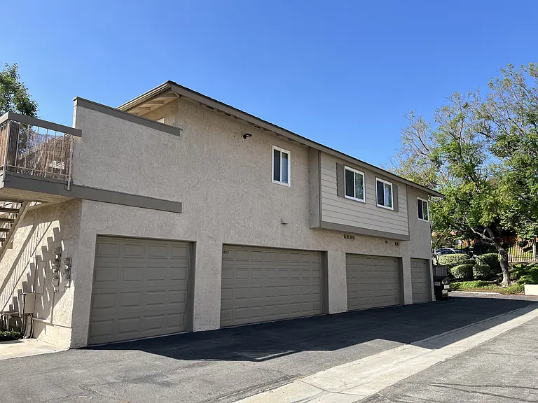 16920 Colchester Way — Photo 3