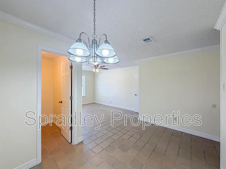 1027 N Wall St — Photo 4