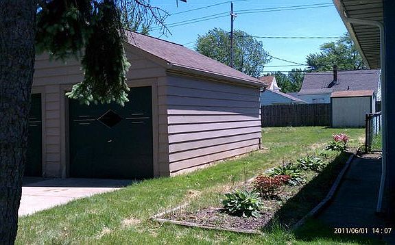 GH-exterior-side-shed-garage