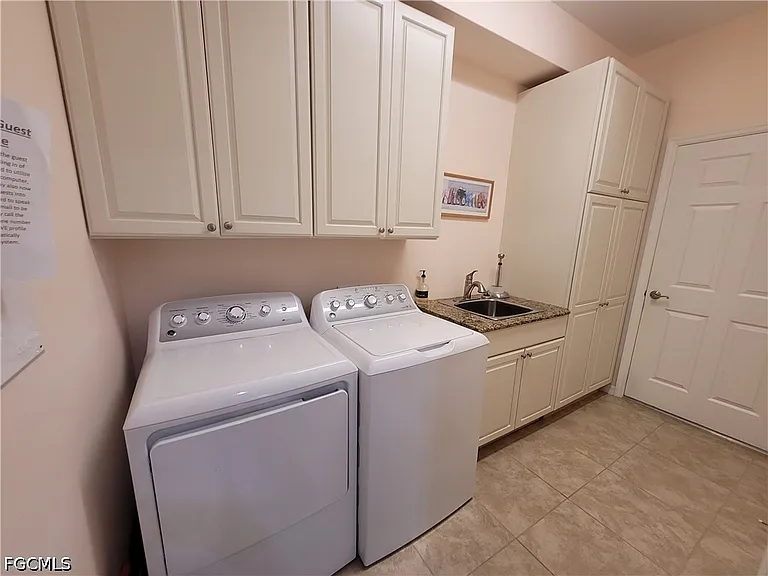 10714 Cetrella Dr — Photo 16