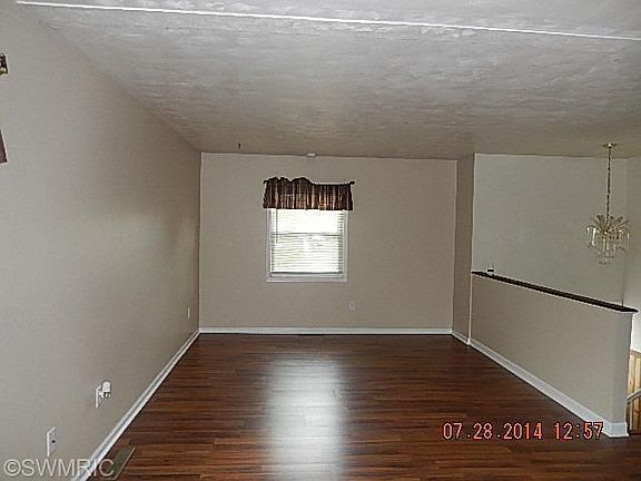 2nd image of 302 Blackhawk Dr