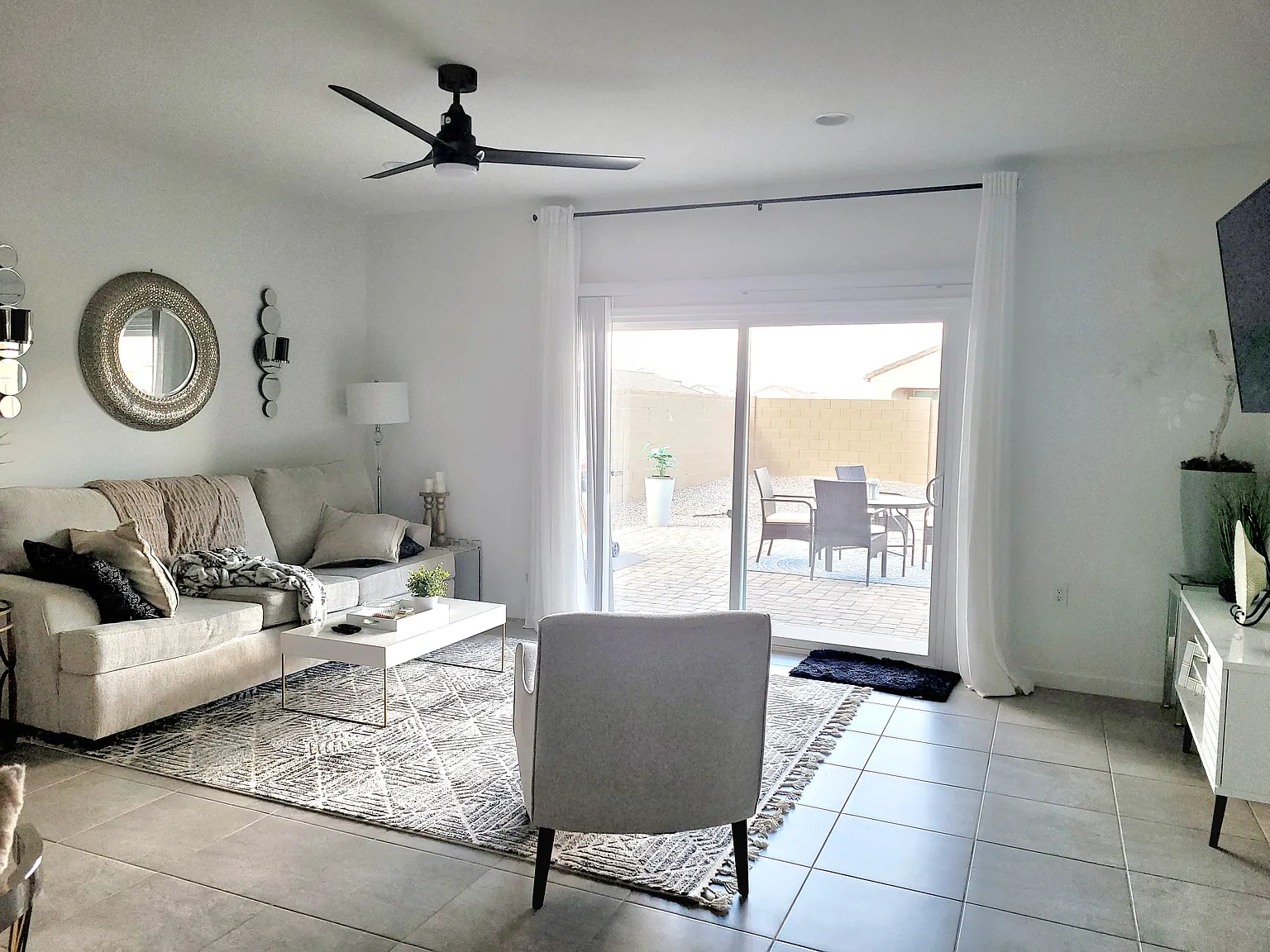 4 bed, 1854 sqft, $2,400 — Photo 3