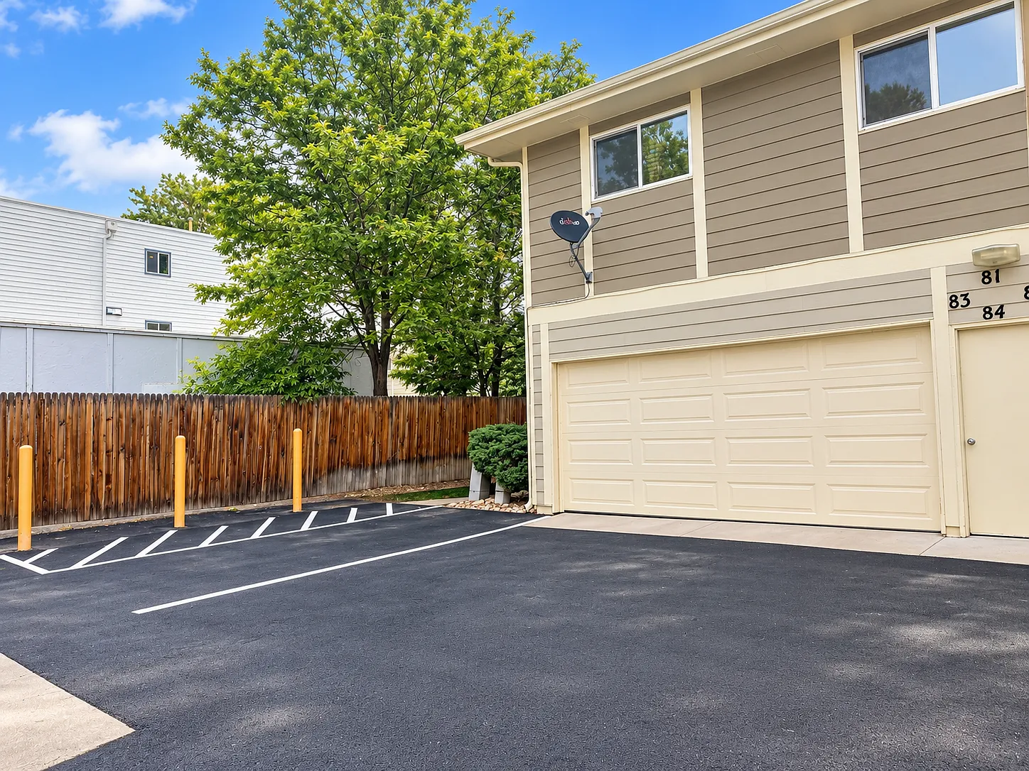 1250 S Monaco Pkwy — Photo 2