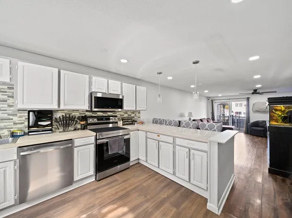 168 Hart St APT 22, Taunton, MA 02780