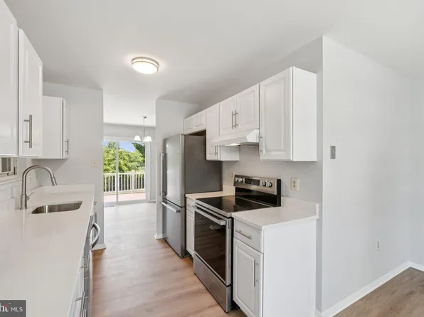 6 Flower Hill Ct, Gaithersburg, MD 20879