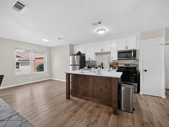 3rd image of 3919 Ridgeoak Way