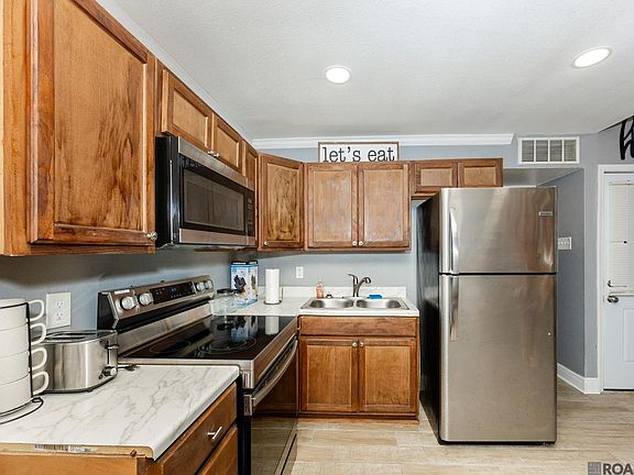 5th image of 277 Chatsworth St