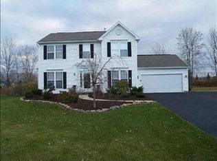 700 Mackenzie Ct, Webster, NY 14580