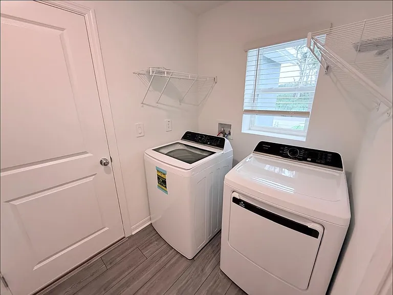 1537 NW 48th St — Photo 11