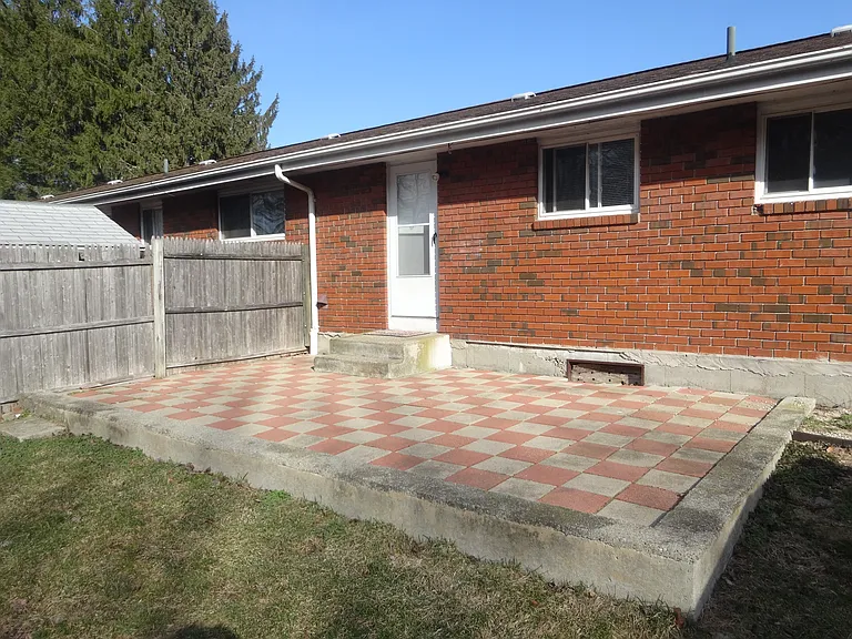 Lakeside Manor Apartments — Photo 6