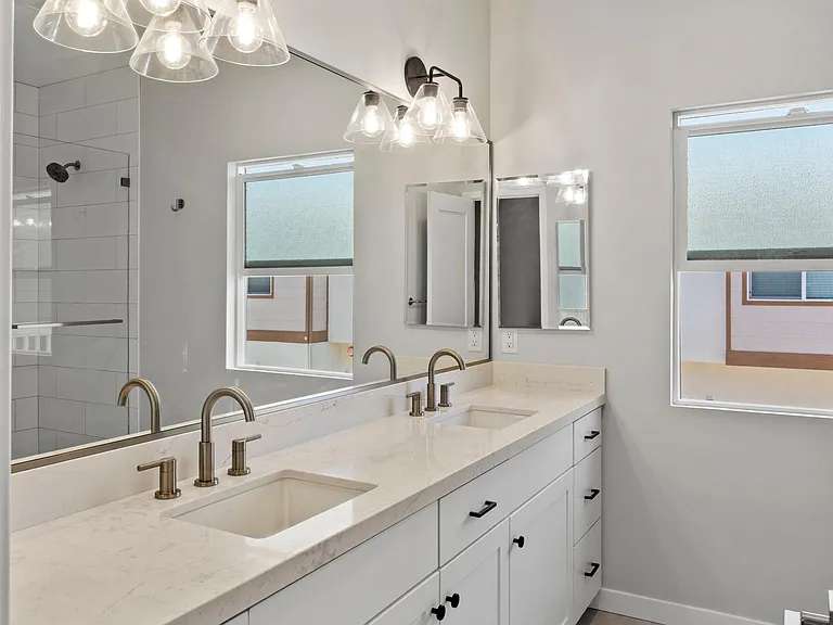 1345 Holly Ave — Photo 21