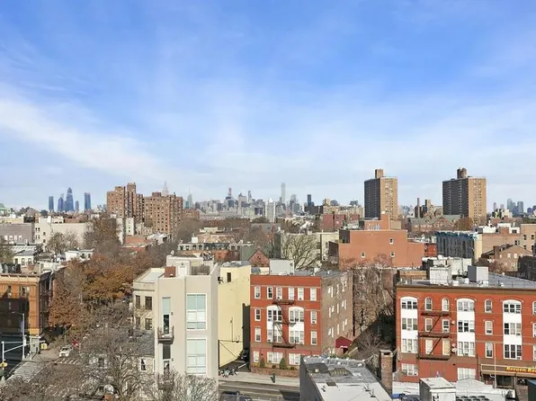 555 Waverly Avenue image 23 of 24