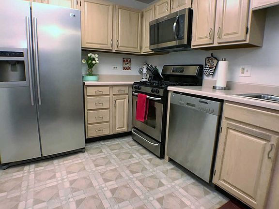 3rd image of 451 Town Place Cir APT 206