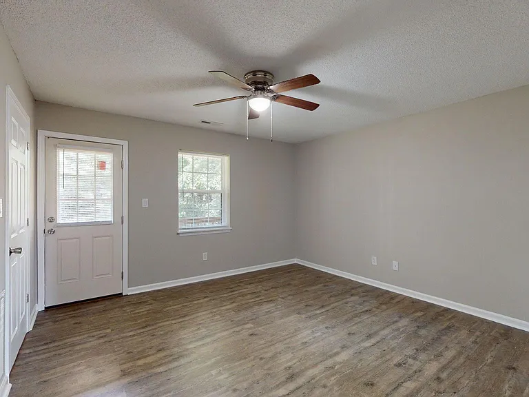 3002-3005 Caldwell Ct — Photo 6