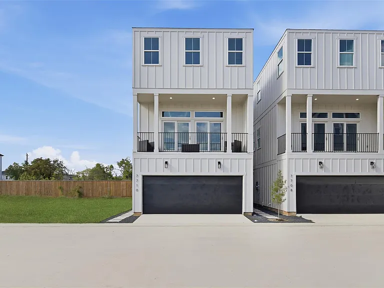 7702 Earl Rudder Way — Photo 2