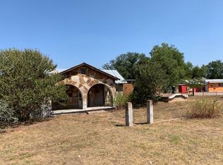 908 Chattanooga Ave, Llano, TX 78643
