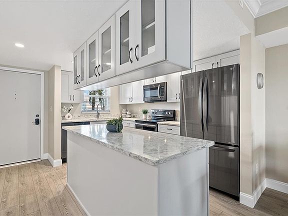 3rd image of 9200 Midnight Pass Rd APT 28