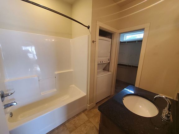 4th image of 1241 N Oakland Ave APT 201