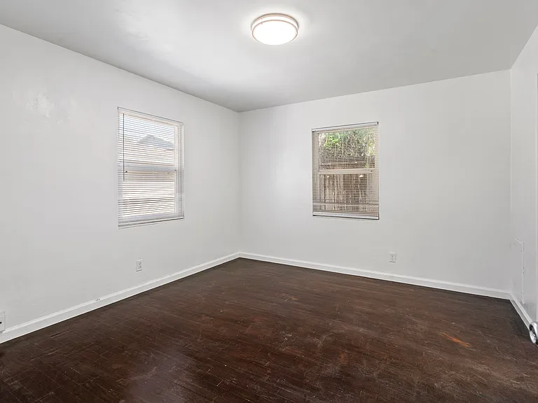 1225 N Lincoln St — Photo 11