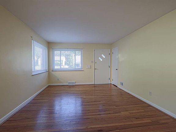 5th image of 2961 Hull Ave