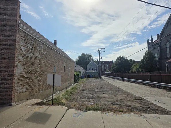 1019 W 32nd St, Chicago, IL 60608