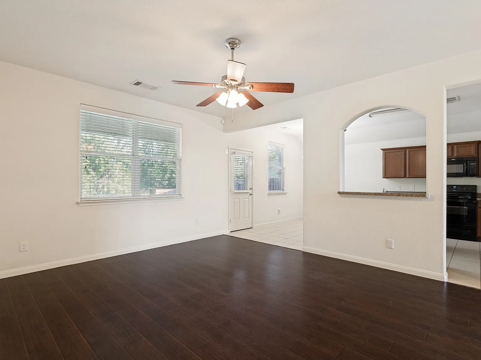 3 bed, 1467 sqft, $1,845 — Photo 2