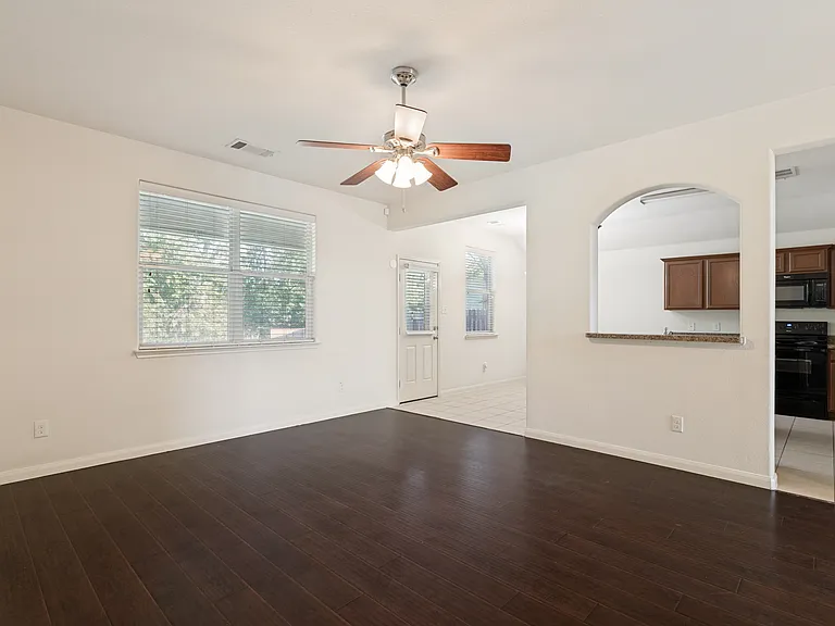1800 Black Willow Trl — Photo 2