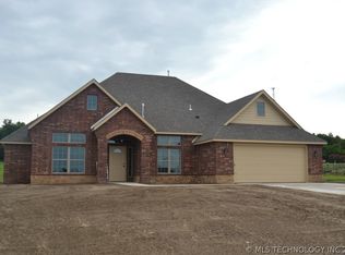 911 Stockman Rd, Skiatook, OK 74070