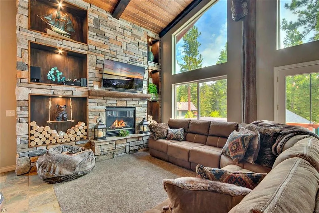 1347 Zurich Ln photo 1
