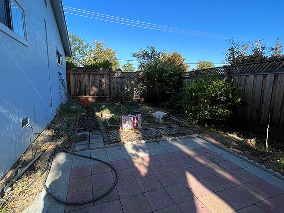 3rd image of 1458 Wright Ave
