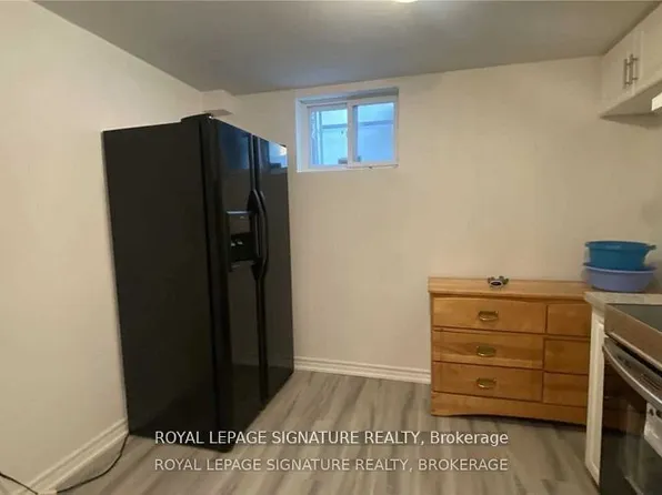 2063 Saxon Rd #Basement, Oakville, ON L6L 2V1