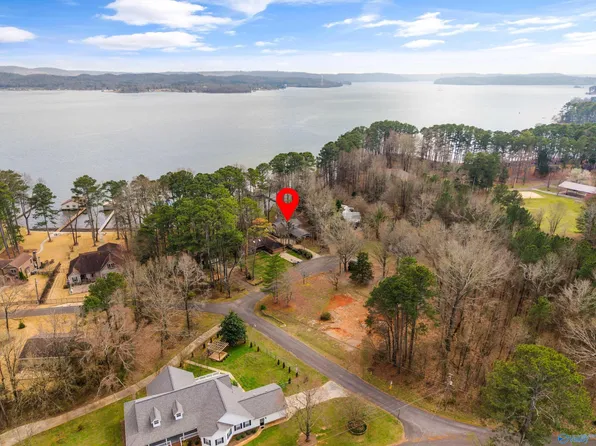 29 Lake Breeze Dr, Guntersville, AL 35976