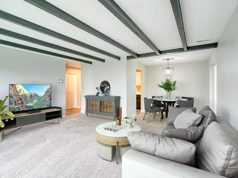 1675 Cedarwood Dr #B — Photo 4